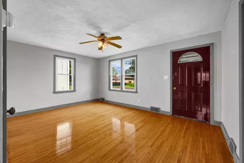 Living - 207 W Franklin St, Carlock, IL 61725 photo 2 of 3