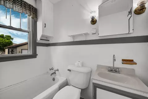 Bath - 207 W Franklin St, Carlock, IL 61725 photo 1 of 3