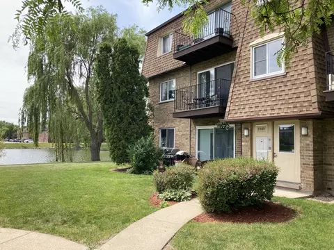 9481 Bay Colony Dr #2S, Des Plaines, IL 60016