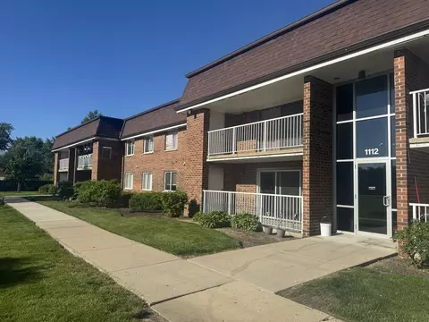 1112 Westover Ln #1B, Schaumburg, IL 60193