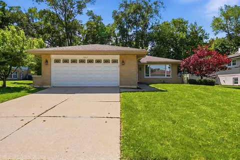1432 Schramm Dr, Westmont, IL 60559