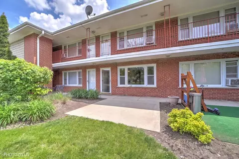 1101 Holiday Ln #3, Des Plaines, IL 60016