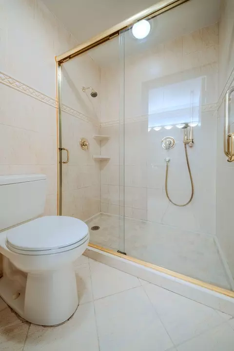 Bath - 8100 S Park Ave, Burr Ridge, IL 60527 photo 4 of 5