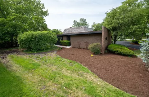 Exterior - 8100 S Park Ave, Burr Ridge, IL 60527 photo 4 of 4