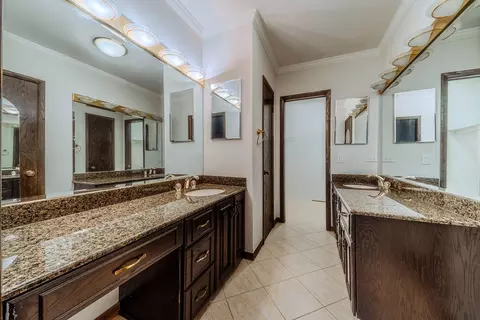 Bath - 8100 S Park Ave, Burr Ridge, IL 60527 photo 2 of 5
