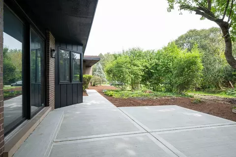 Exterior - 8100 S Park Ave, Burr Ridge, IL 60527 photo 3 of 4