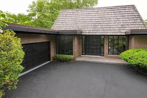 Exterior - 8100 S Park Ave, Burr Ridge, IL 60527 photo 2 of 4