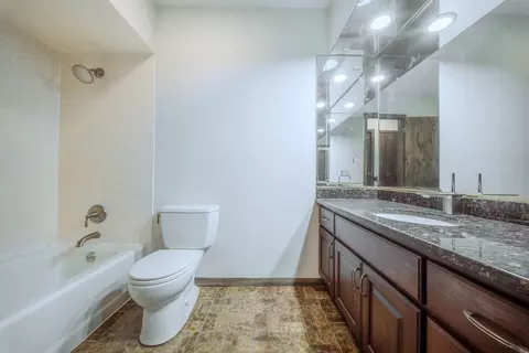 Bath - 8100 S Park Ave, Burr Ridge, IL 60527 photo 3 of 5