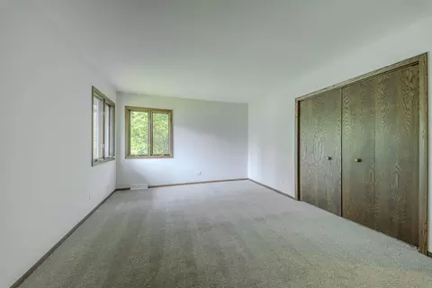 Bedroom - 8100 S Park Ave, Burr Ridge, IL 60527 photo 4 of 4
