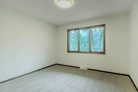Bedroom - 8100 S Park Ave, Burr Ridge, IL 60527 photo 3 of 4