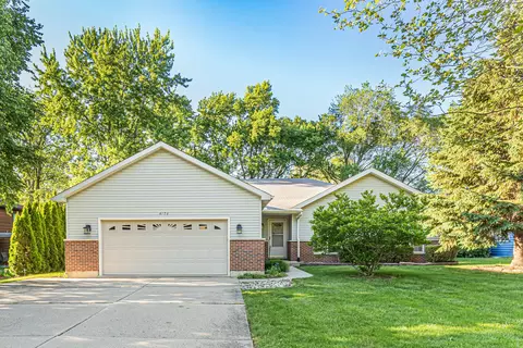 4176 Kenwood Ave, Gurnee, IL 60031