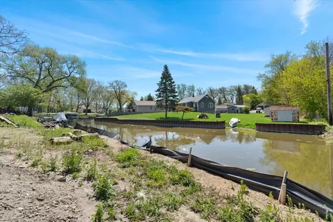 39457 N Forest Ave, Antioch, IL 60002