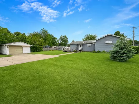 Exterior - 1112 1st Ave, Ottawa, IL 61350 photo 2 of 4