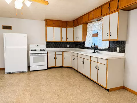 Kitchen - 1112 1st Ave, Ottawa, IL 61350 photo 2 of 2
