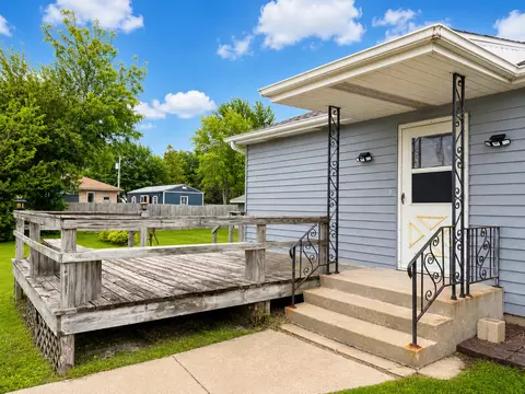 Exterior - 1112 1st Ave, Ottawa, IL 61350 photo 4 of 4