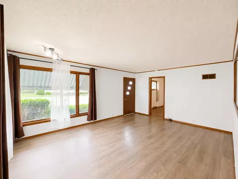 Living - 1112 1st Ave, Ottawa, IL 61350 photo 1 of 4