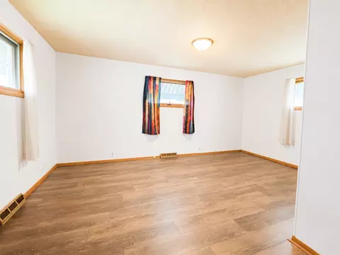 Living - 1112 1st Ave, Ottawa, IL 61350 photo 4 of 4
