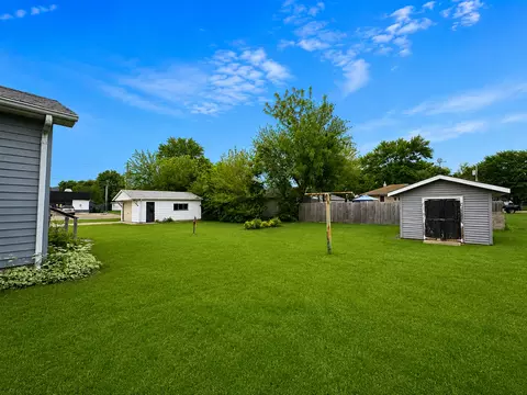 Exterior - 1112 1st Ave, Ottawa, IL 61350 photo 3 of 4