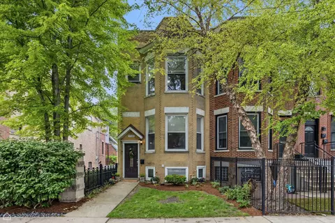 1926 W Oakdale Ave, Chicago, IL 60657
