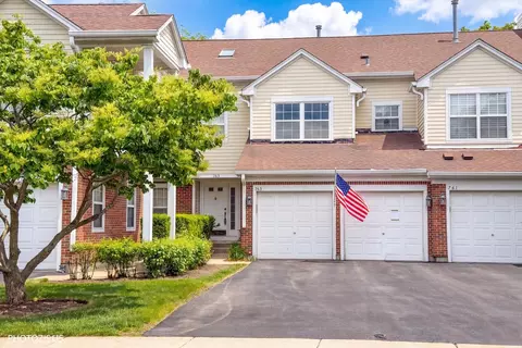 763 Grosse Pointe Cir, Vernon Hills, IL 60061