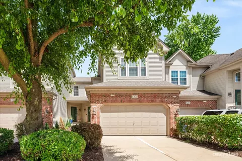 1221 Oakleaf Ct, Aurora, IL 60506