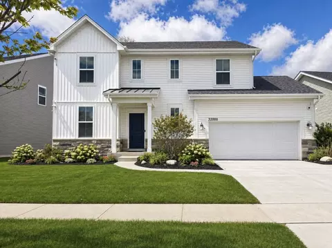 32000 Savannah Dr, Lakemoor, IL 60051