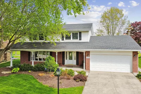 3020 Spring Green Dr, Darien, IL 60561