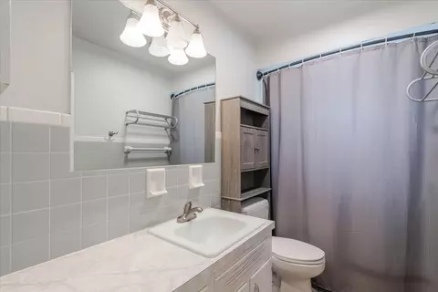 Bath - 513 Maizefield Ave, Bloomington, IL 61701 photo 1 of 2