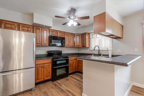 Kitchen - 513 Maizefield Ave, Bloomington, IL 61701 photo 1 of 2