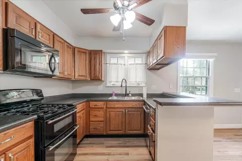 Kitchen - 513 Maizefield Ave, Bloomington, IL 61701 photo 2 of 2