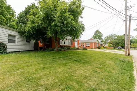 Exterior - 513 Maizefield Ave, Bloomington, IL 61701 photo 2 of 10