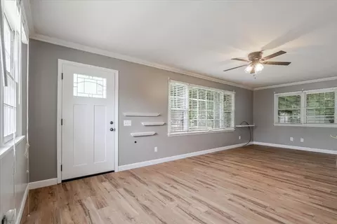 Living - 513 Maizefield Ave, Bloomington, IL 61701 photo 2 of 3