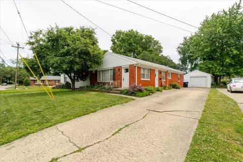 Exterior - 513 Maizefield Ave, Bloomington, IL 61701 photo 3 of 10