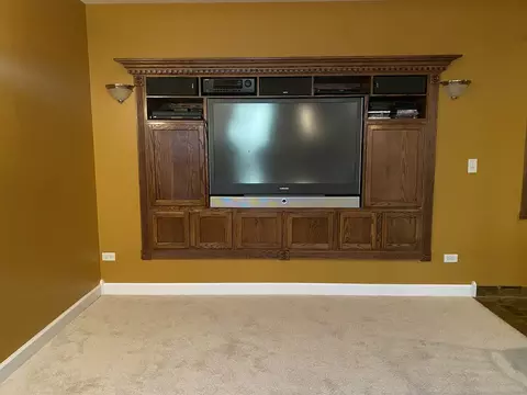 Living - 3137 Bennett Pl, Aurora, IL 60502 photo 3 of 3