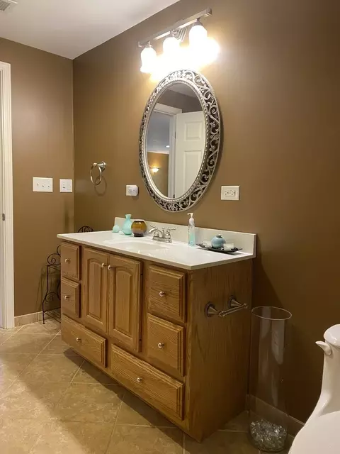 Bath - 3137 Bennett Pl, Aurora, IL 60502 photo 6 of 7
