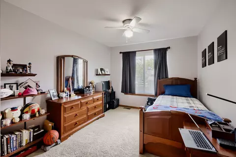 Bedroom - 3137 Bennett Pl, Aurora, IL 60502 photo 4 of 5