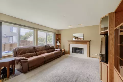 Living - 3137 Bennett Pl, Aurora, IL 60502 photo 1 of 3