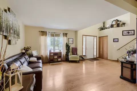 Entry Way - 3137 Bennett Pl, Aurora, IL 60502 photo 2 of 2