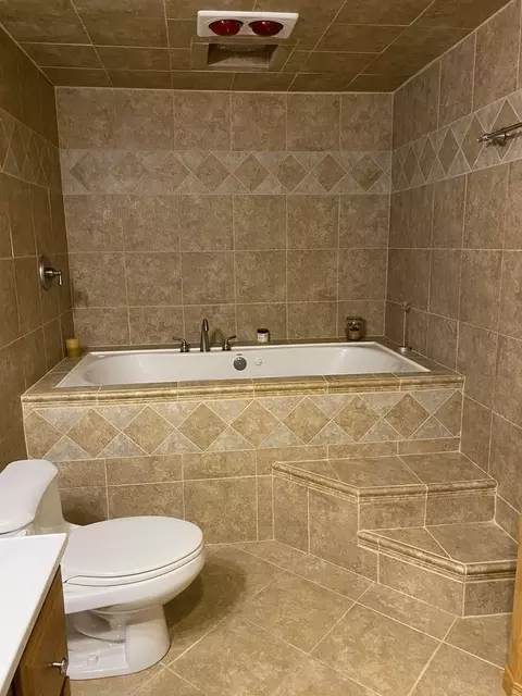 Bath - 3137 Bennett Pl, Aurora, IL 60502 photo 5 of 7