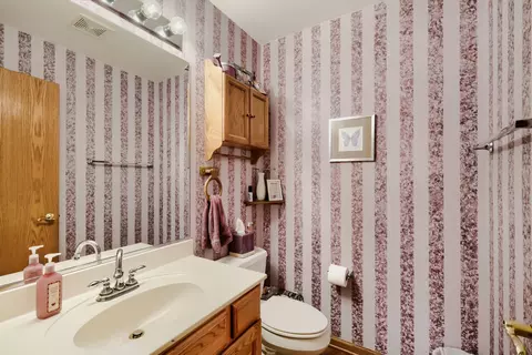 Bath - 3137 Bennett Pl, Aurora, IL 60502 photo 4 of 7