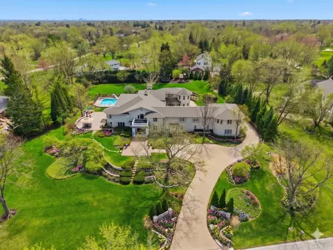 1877 Banbury Rd, Inverness, IL 60067