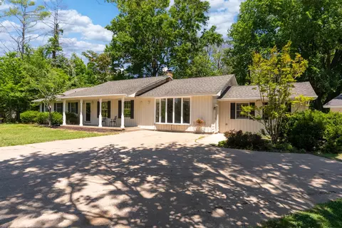 137 Peachtree Ln, Carbondale, IL 62902