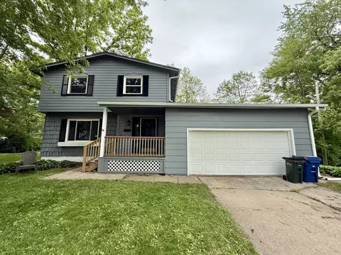 4828 Armil Ct, Davenport, IA 52806