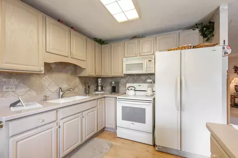 Kitchen - 3206 Wren Ln, Rolling Meadows, IL 60008 photo 1 of 1