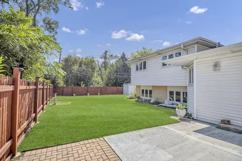 Exterior - 615 Cordial Dr, Des Plaines, IL 60018 photo 5 of 6