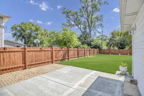 Exterior - 615 Cordial Dr, Des Plaines, IL 60018 photo 3 of 6
