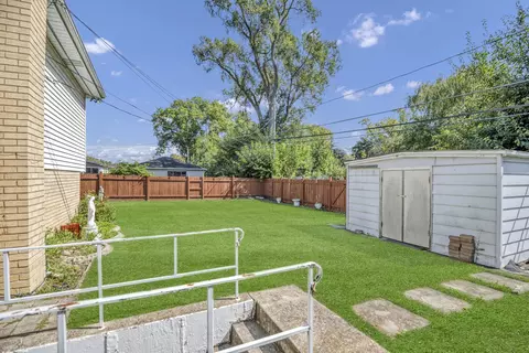 Exterior - 615 Cordial Dr, Des Plaines, IL 60018 photo 6 of 6