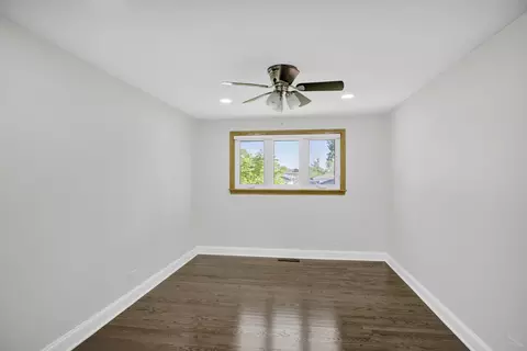 Bedroom - 615 Cordial Dr, Des Plaines, IL 60018 photo 5 of 8