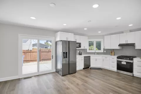 Kitchen - 615 Cordial Dr, Des Plaines, IL 60018 photo 1 of 2