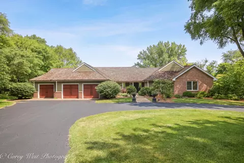 39 W944 Deer Run Dr, Saint Charles, IL 60175